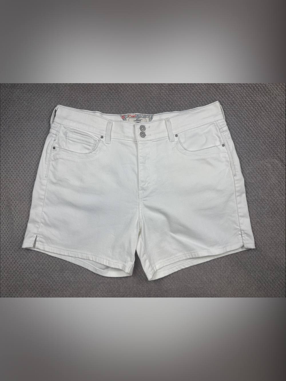 Levi's White Women's Denim Shorts Classic Summer Staple QuietLuxury Coachella